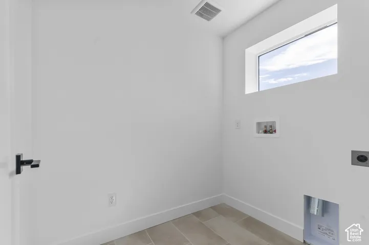 Picture of model Harmony, not of current listing.