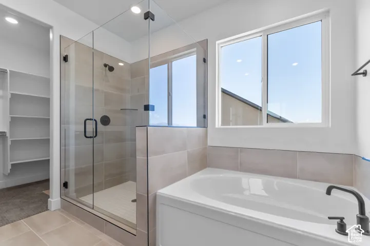 Picture of model Harmony, not of current listing.
