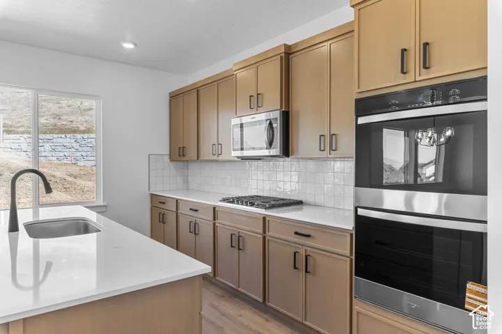 Picture of model Harmony, not of current listing.