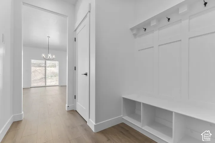 Picture of model Harmony, not of current listing.