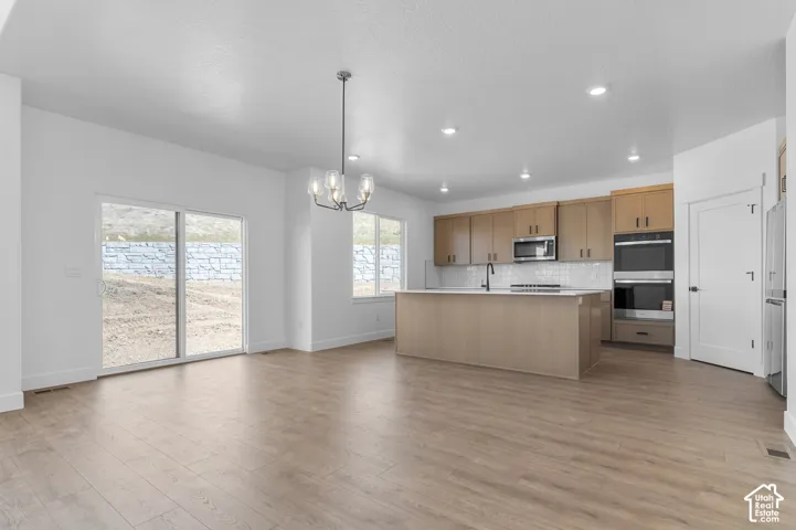 Picture of model Harmony, not of current listing.