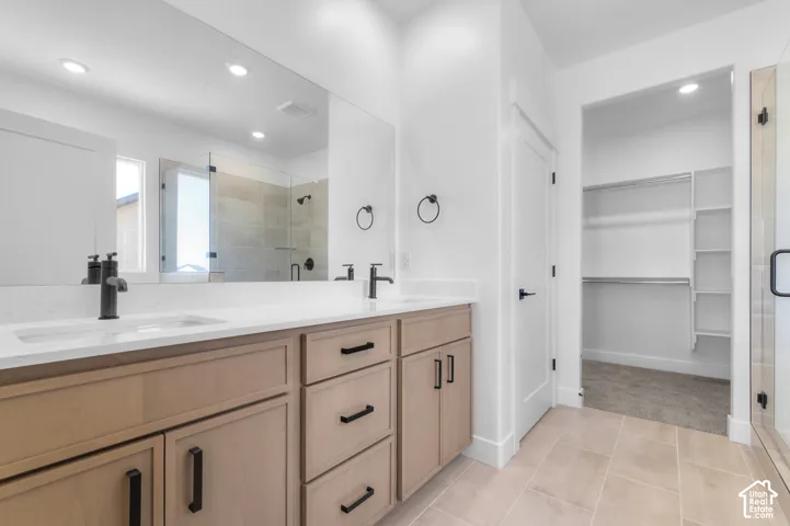 Picture of model Harmony, not of current listing.