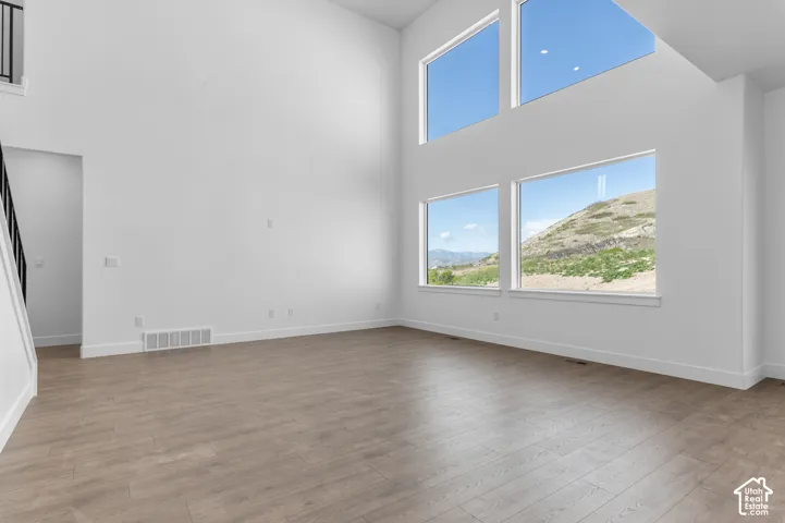 Picture of model Harmony, not of current listing.