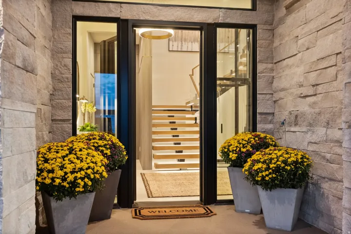 Stone veneer exterior