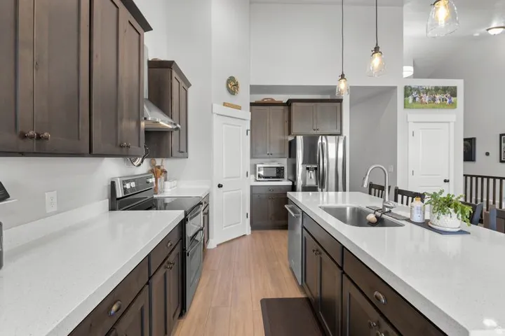 72 W Parkside Loop, Elk Ridge, Utah 84651