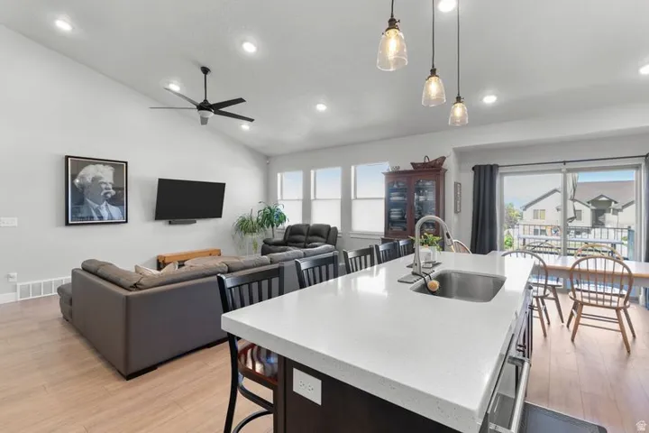 72 W Parkside Loop, Elk Ridge, Utah 84651