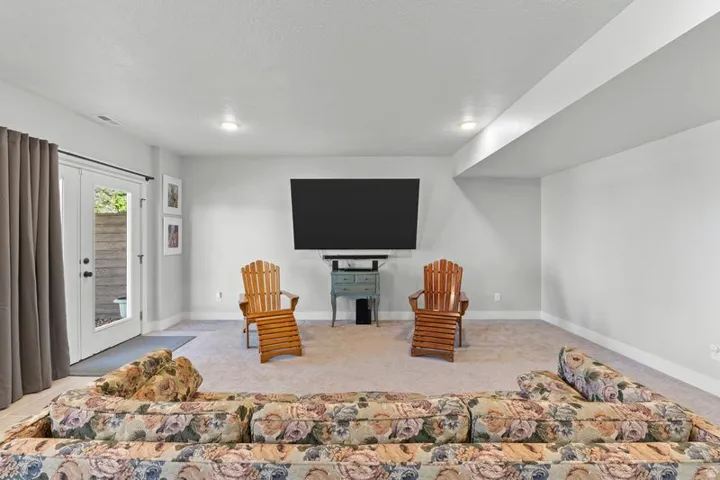 72 W Parkside Loop, Elk Ridge, Utah 84651