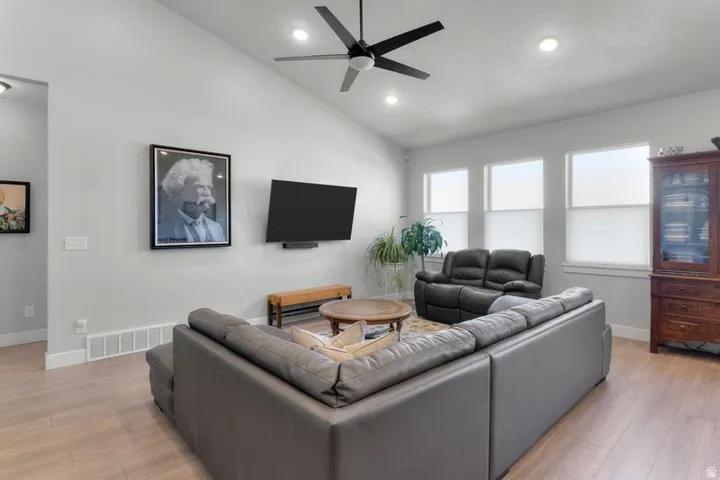 72 W Parkside Loop, Elk Ridge, Utah 84651