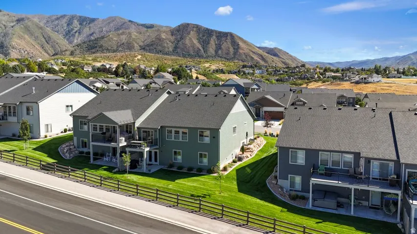 72 W Parkside Loop, Elk Ridge, Utah 84651