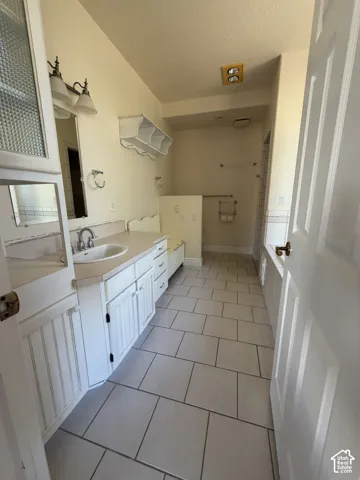 Extended vanity with an integrated sink and base cabinetry