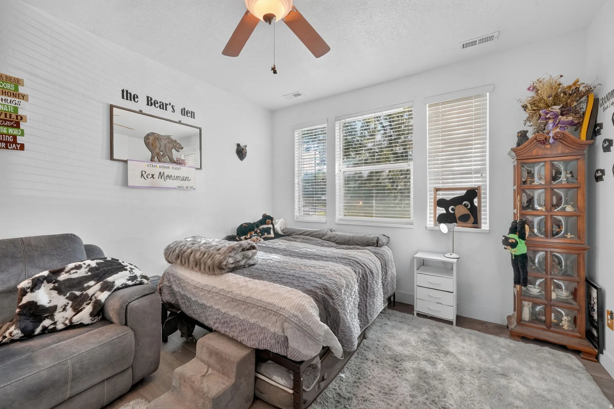 Primary Bedroom w/ Ensuite Bathroom and Walk-In Closet