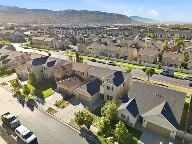 Residential community featuring a variety of housing styles, paved streets, and mature landscaping