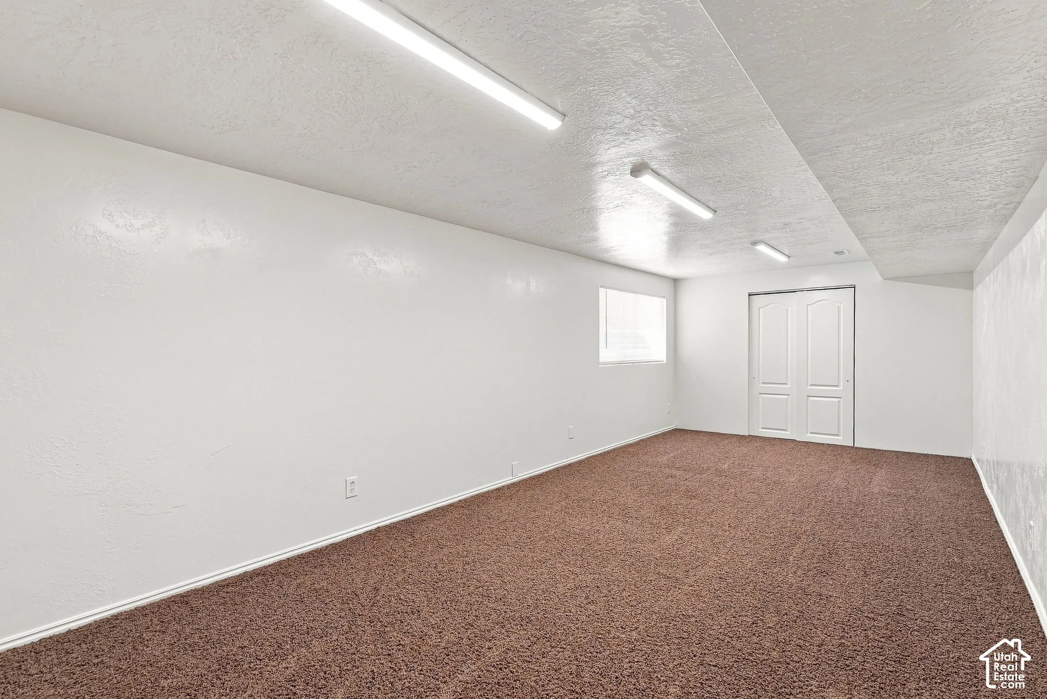 Large 26x11ft bedroom