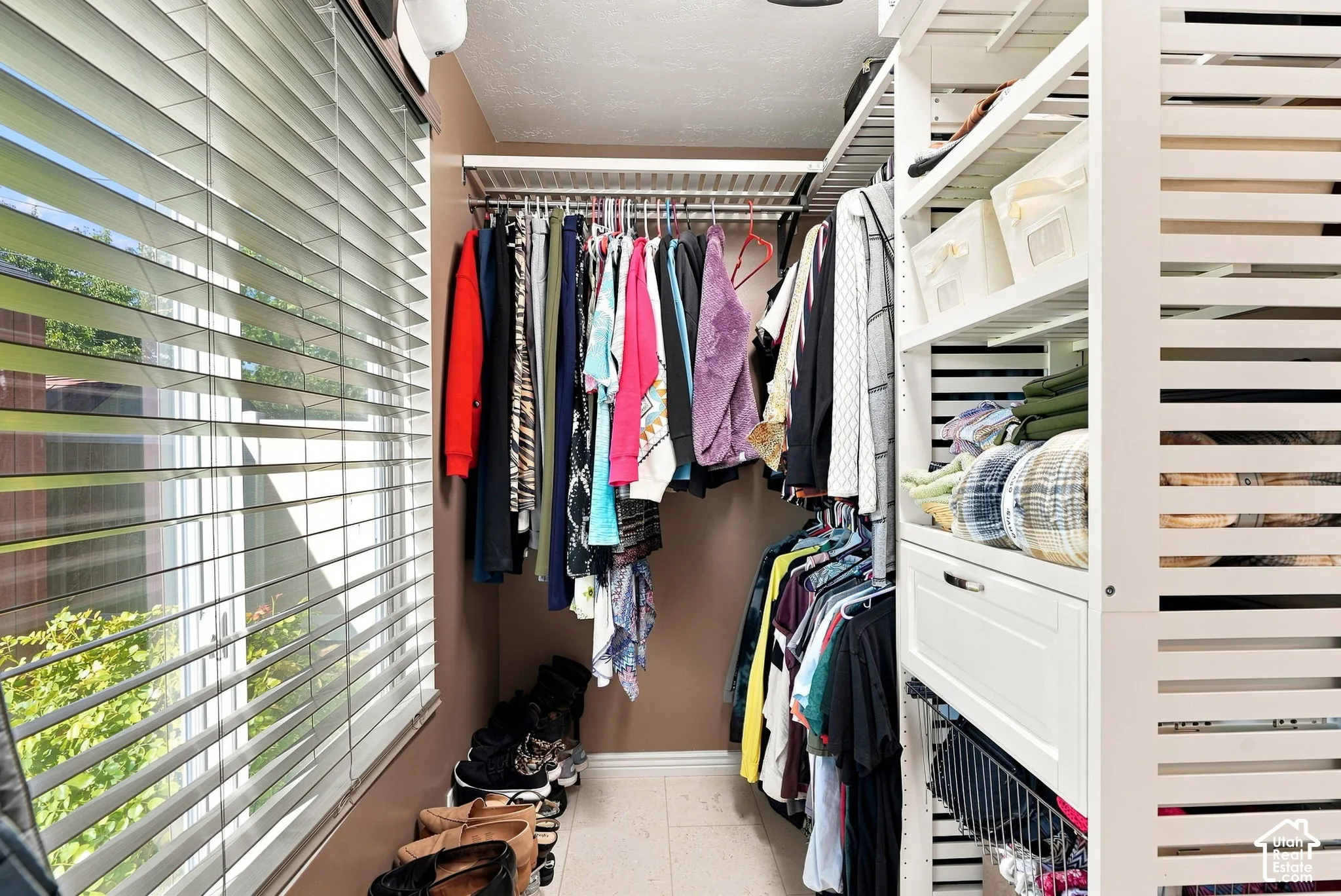 Walk-in close(primary bedroom)
