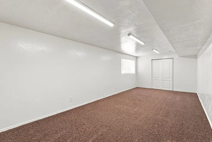 Large 26x11ft bedroom