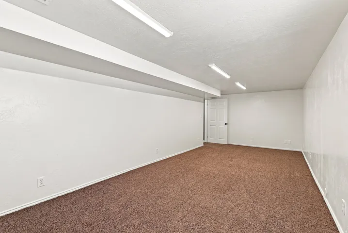 Large 26x11ft bedroom basement