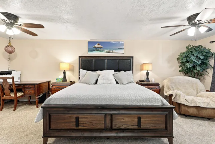 13x23ft primary bedroom