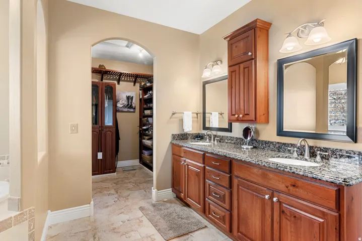 Dual vanity with granite countertop and undermount sinks