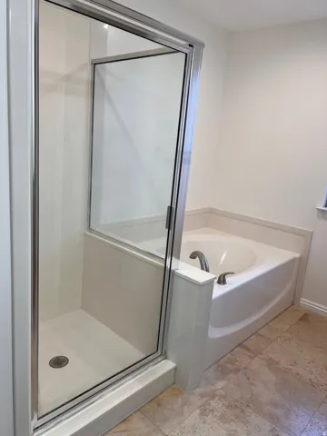Primary bathroom, new paint