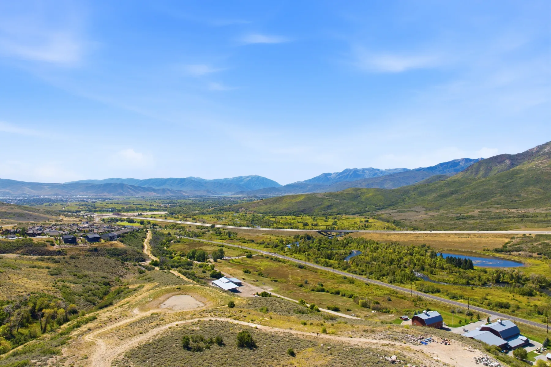 Elevated property with distant mountain ranges