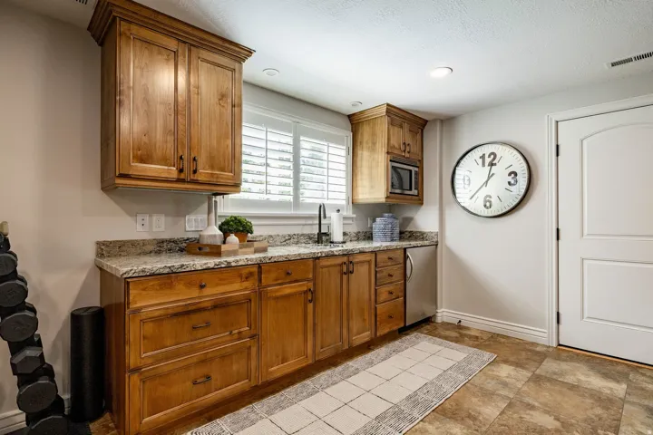 1026 E Springwood Dr, North Salt Lake, Utah 84054