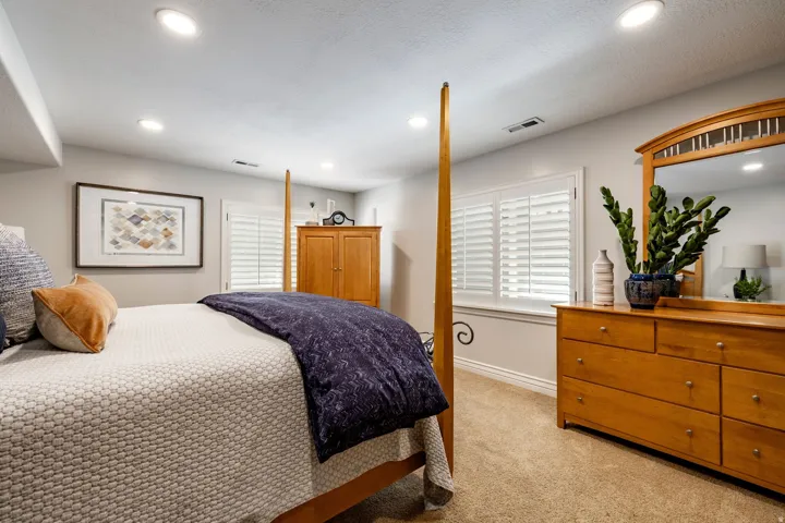 1026 E Springwood Dr, North Salt Lake, Utah 84054