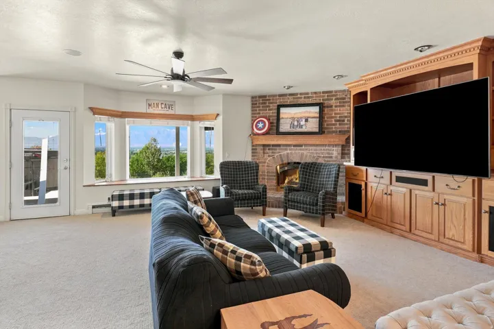 Bay window with expansive outdoor scenery