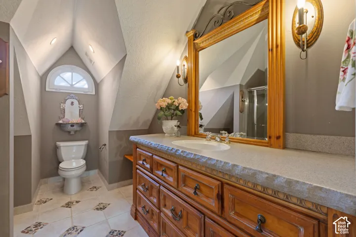 Ensuite full bathroom for bedroom #2