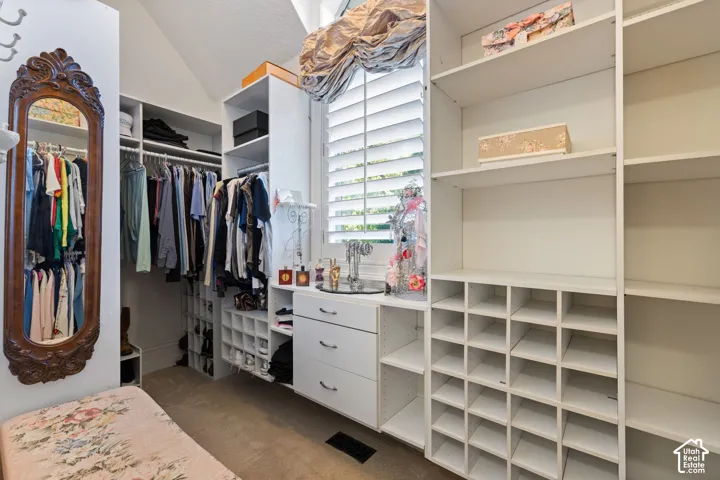 Walk in closet
