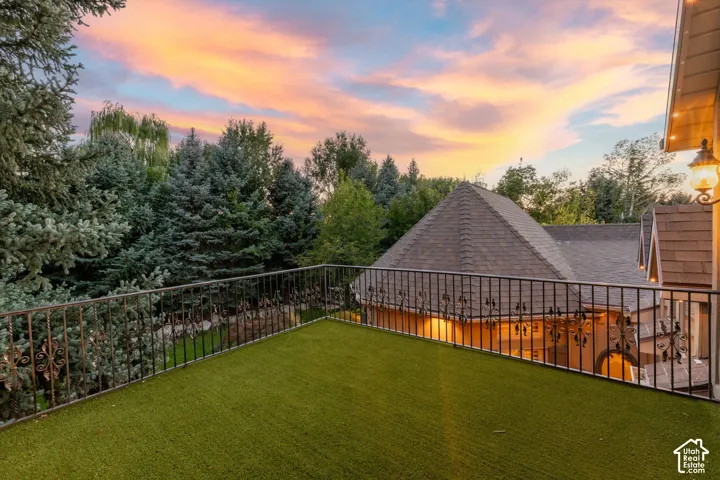 Deck off upper level