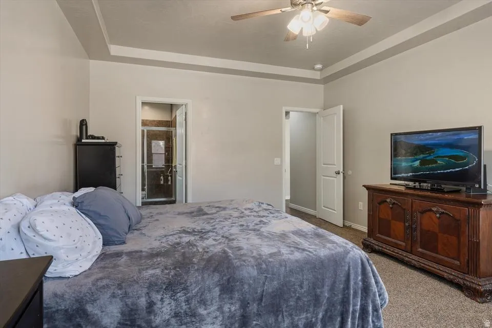 Tray ceiling with crown molding and a ceiling fan with integrated lighting