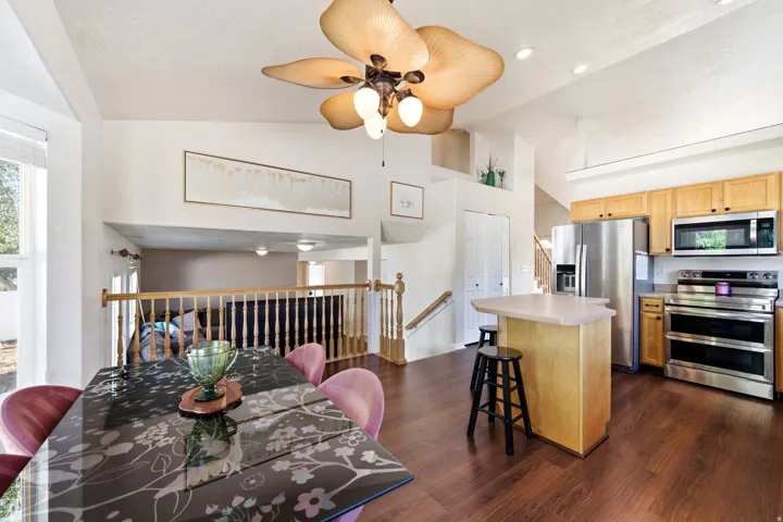 Vaulted ceilings with a decorative ceiling fan and recessed lighting