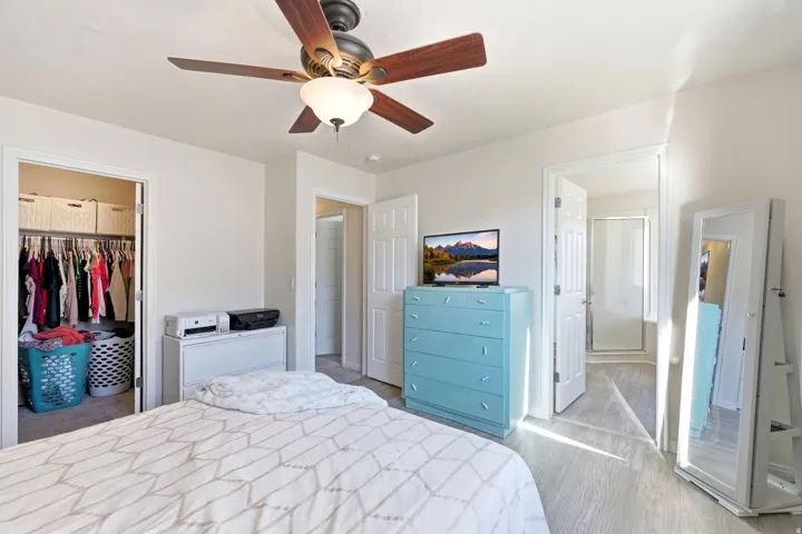 Ceiling fan with wood-finish blades, recessed lighting, carpeted flooring, and light wood-finish flooring
