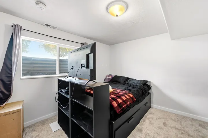Recessed window with a horizontal blind