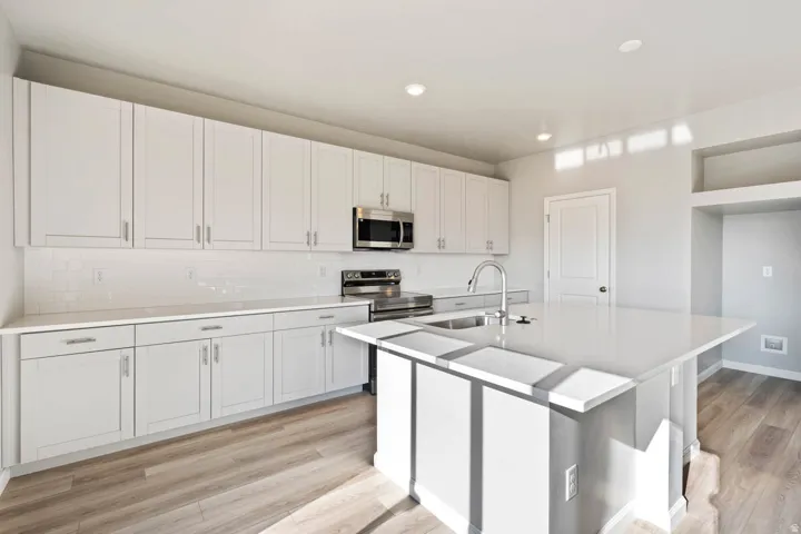 7068 N Sandstone Way, Eagle Mountain, Utah 84005