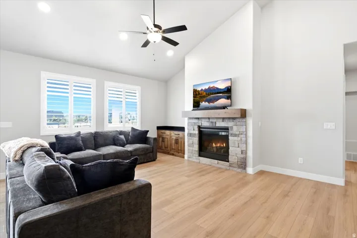 3287 W 2300 N, Clinton, Utah 84015