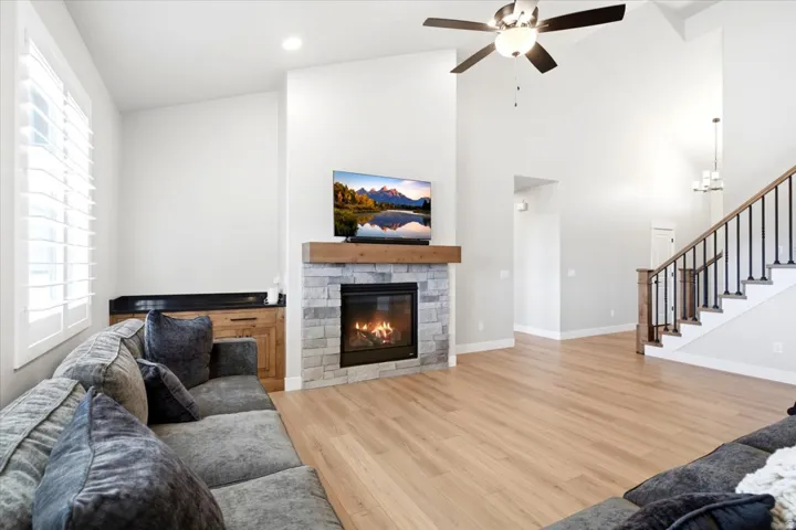 3287 W 2300 N, Clinton, Utah 84015