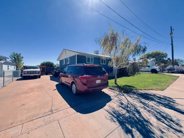 Lots of parking - East Side