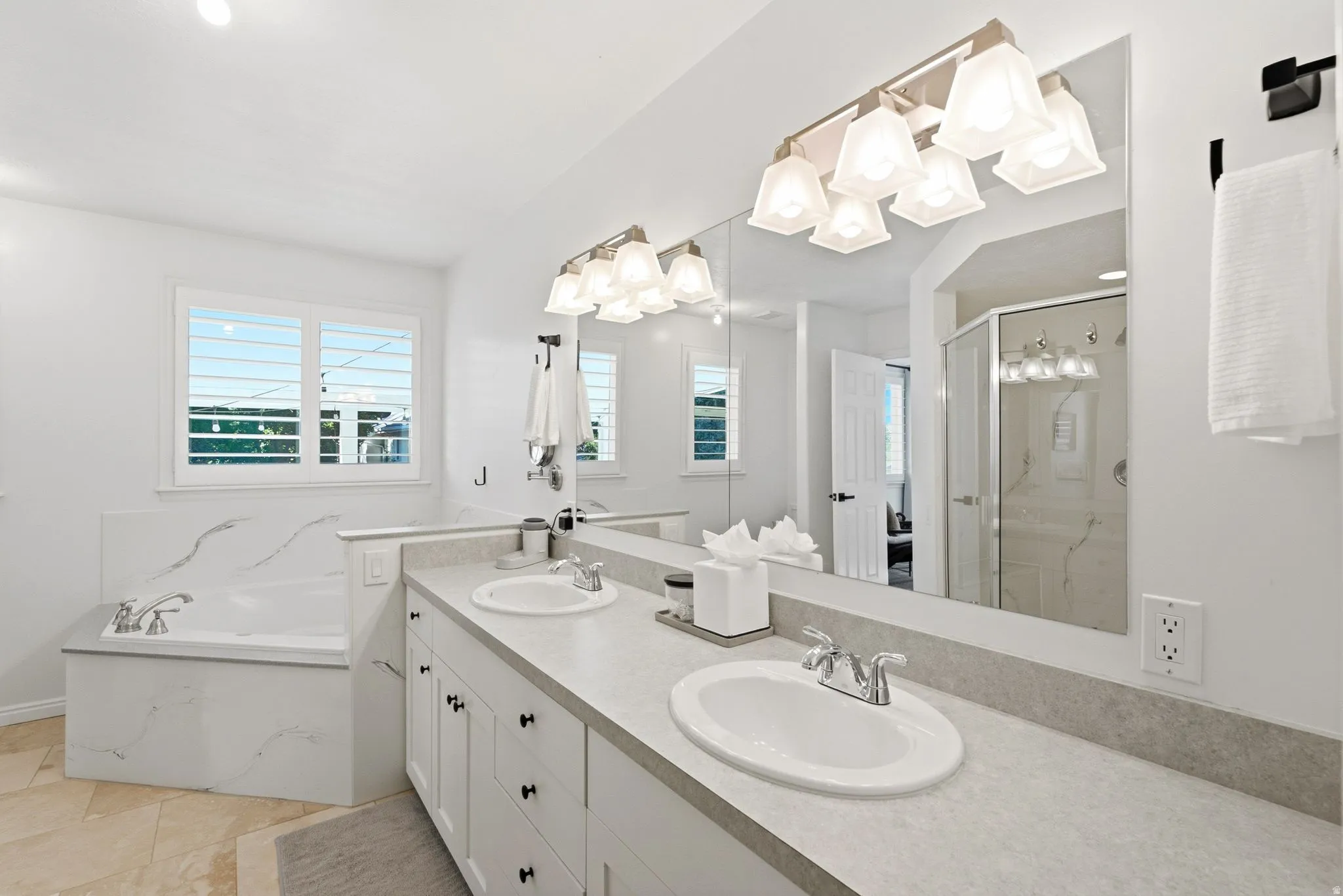 Dual vanity with undermount sinks and light-toned countertops