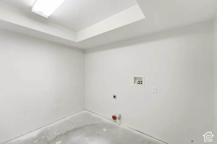 Tray ceiling with recessed lighting