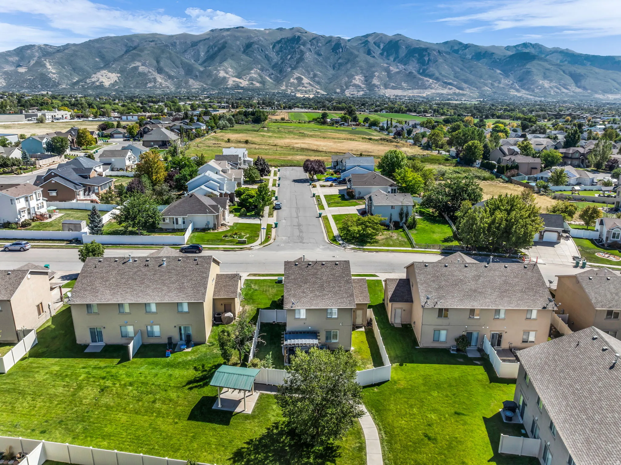 Beautiful mountain views with no front neighbors!
