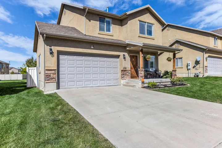 2 car garage, covered patio, HOA mows the front lawn