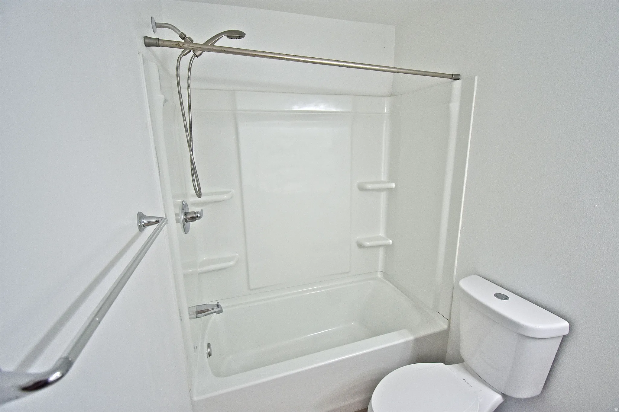 Tub and shower combo, replaced in 2022
