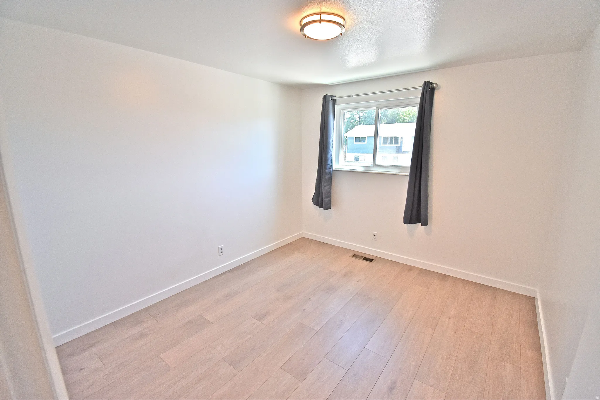 Second upstairs bedroom
