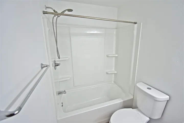 Tub and shower combo, replaced in 2022