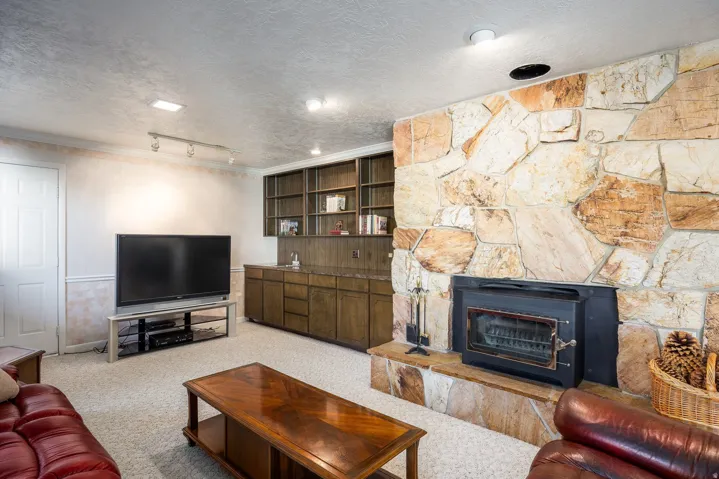 881 E Hillcrest Dr, Springville, Utah 84663
