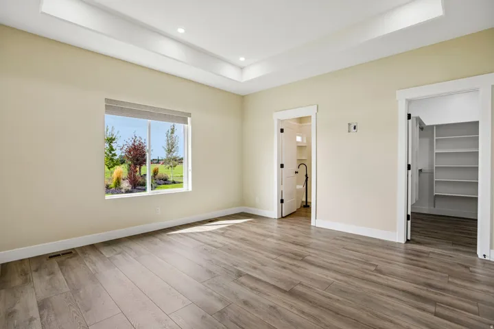 Tray ceiling with recessed lighting