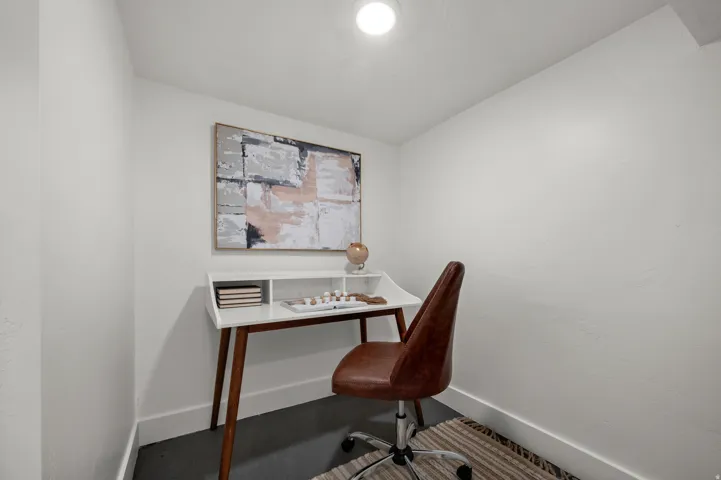 Recessed ceiling lighting with white walls