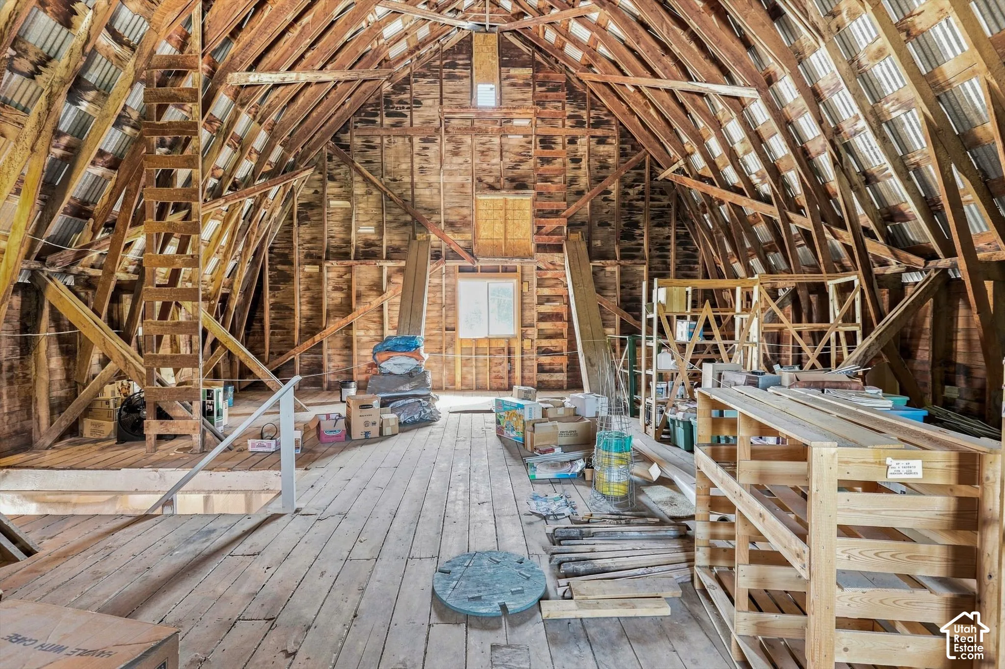 The loft in this barn is HUGE! It could be a photo studio, a workshop, so many possibilities.