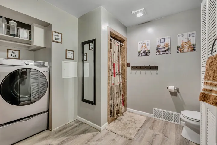 Owner Suite private bath and laundry hookups.